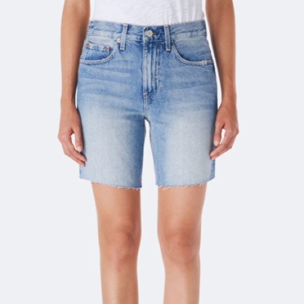 Emery 90's Short
TRAVE